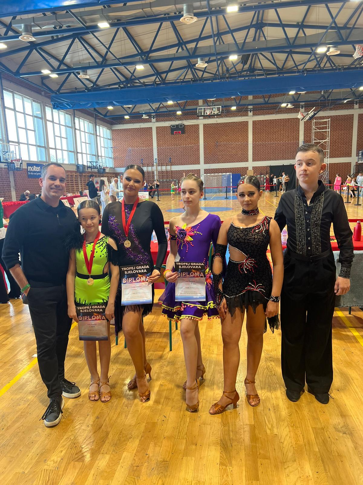 🏆 TOP STEP ekipa briljirala u Bjelovaru i Italiji: Sjajni nastupi i novi plesni razredi